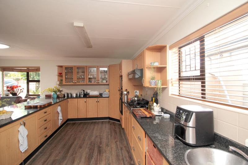 3 Bedroom Property for Sale in Fraaiuitsig Western Cape